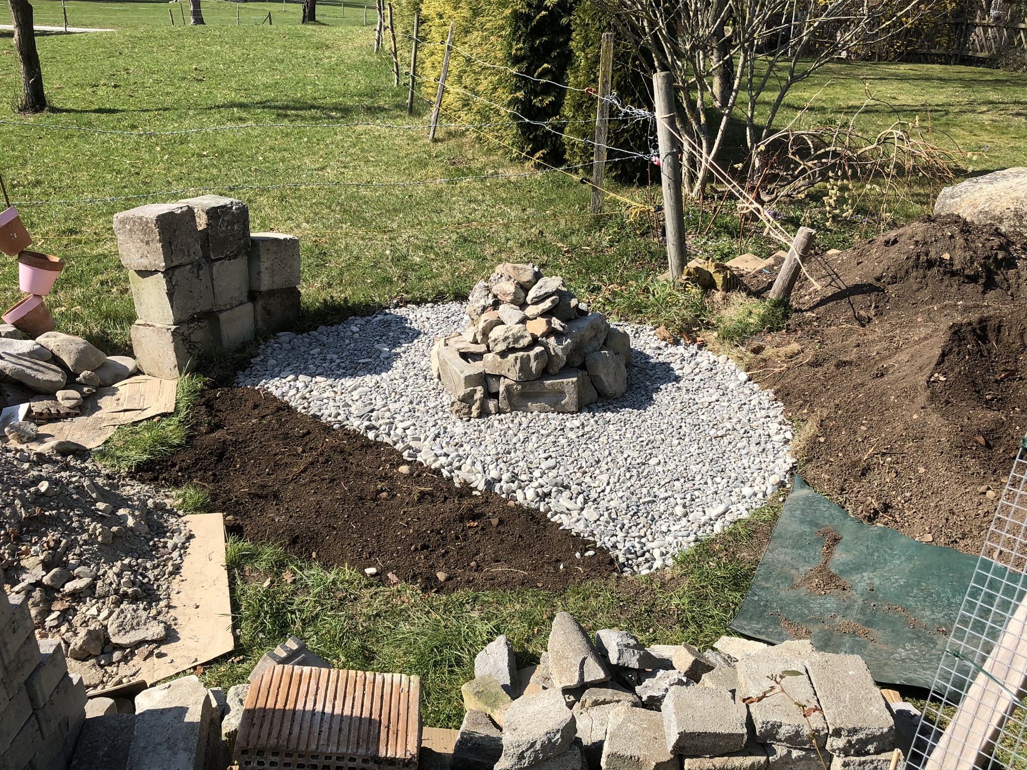 Aufnahme aus der Dokumentation «Kräuterspirale Schwarzenbach», März 2019, aufgenommen mit iPhone 8