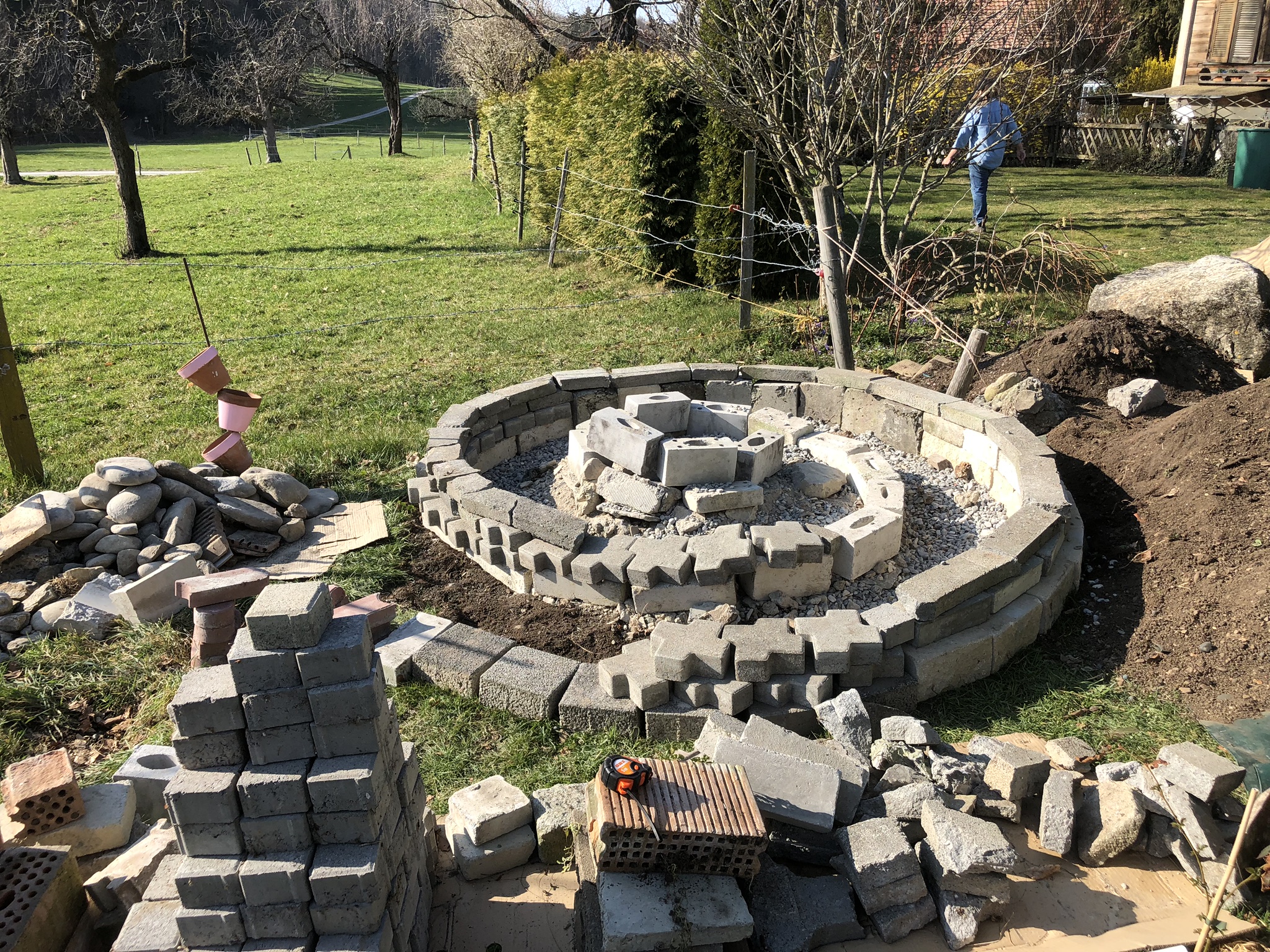Aufnahme aus der Dokumentation «Kräuterspirale Schwarzenbach», März 2019, aufgenommen mit iPhone 8