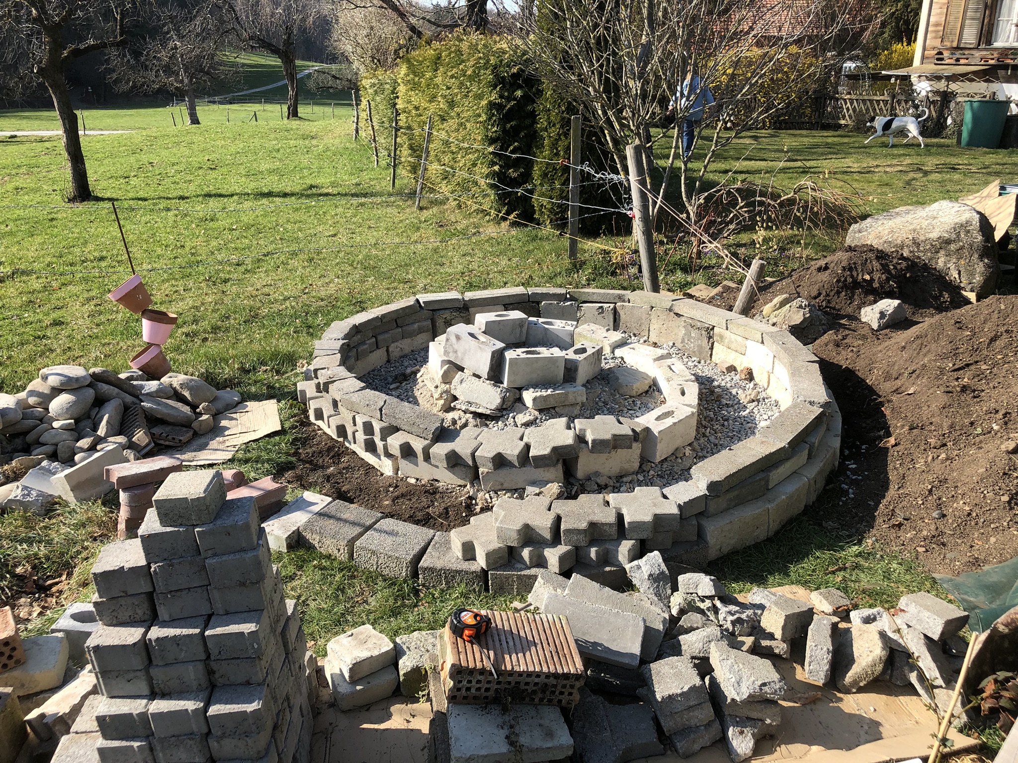 Aufnahme aus der Dokumentation «Kräuterspirale Schwarzenbach», März 2019, aufgenommen mit iPhone 8