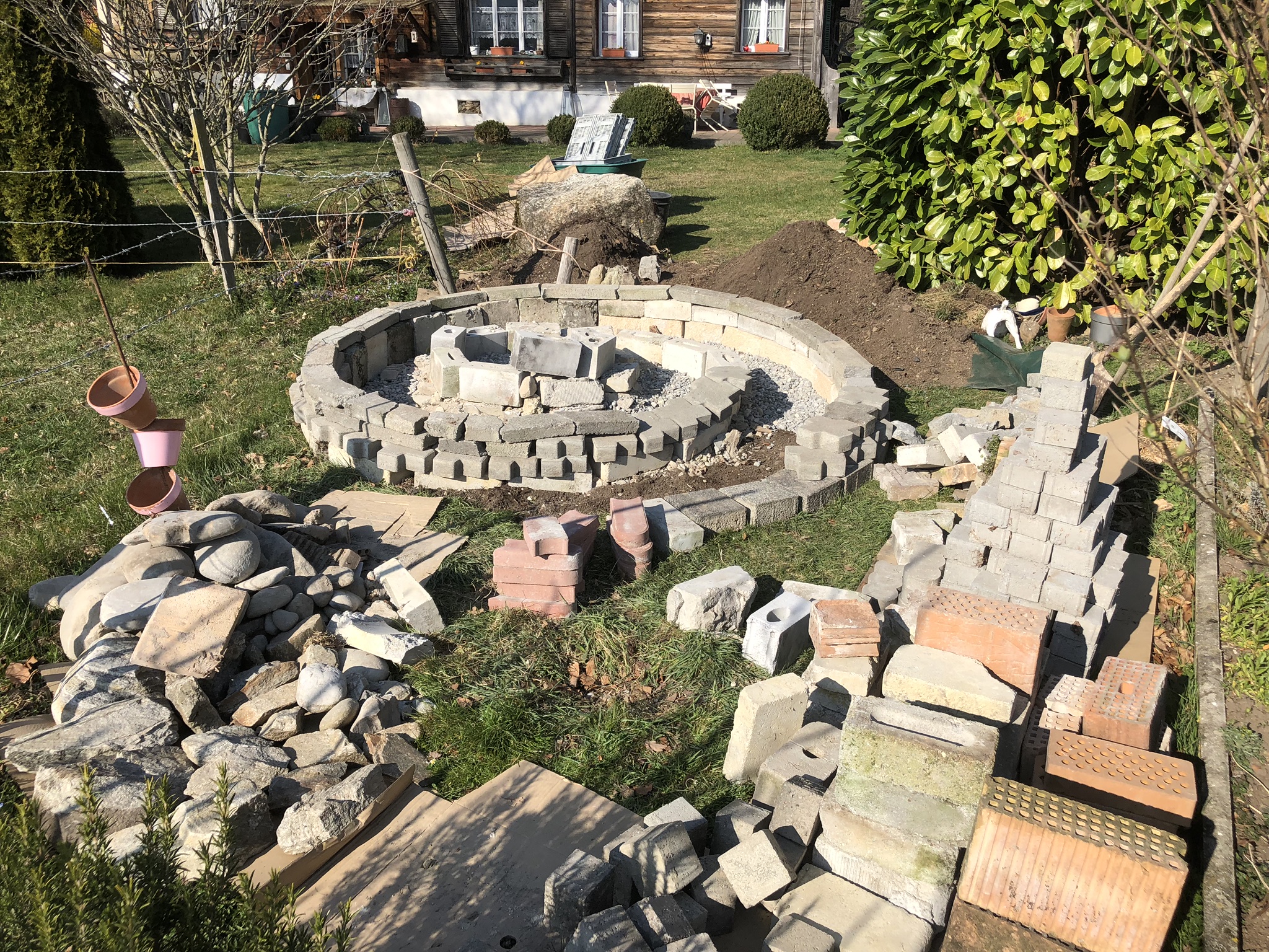 Aufnahme aus der Dokumentation «Kräuterspirale Schwarzenbach», März 2019, aufgenommen mit iPhone 8