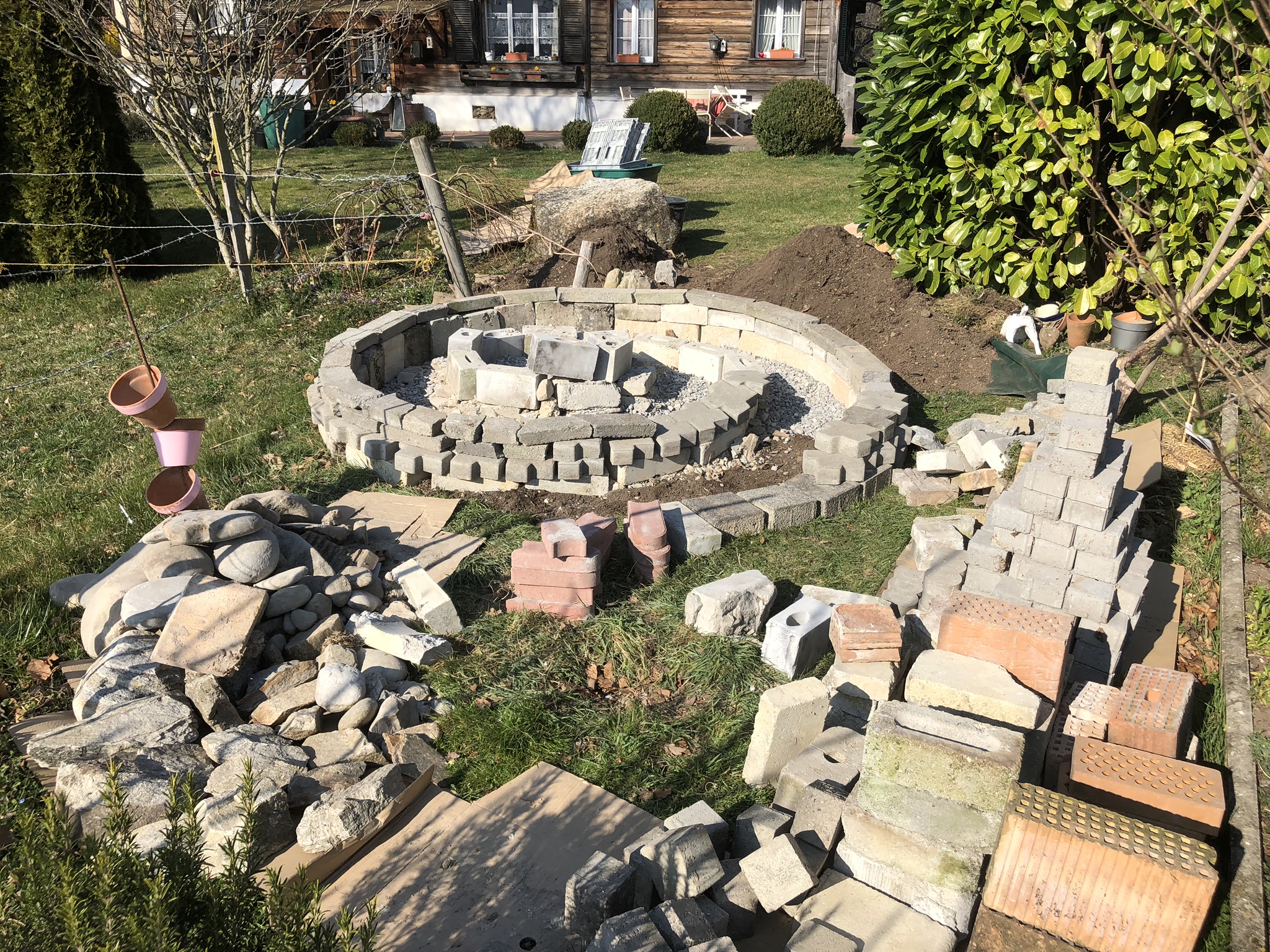 Aufnahme aus der Dokumentation «Kräuterspirale Schwarzenbach», März 2019, aufgenommen mit iPhone 8
