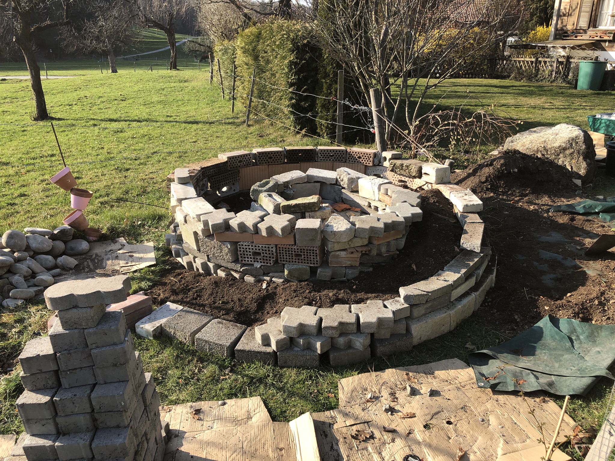 Aufnahme aus der Dokumentation «Kräuterspirale Schwarzenbach», März 2019, aufgenommen mit iPhone 8