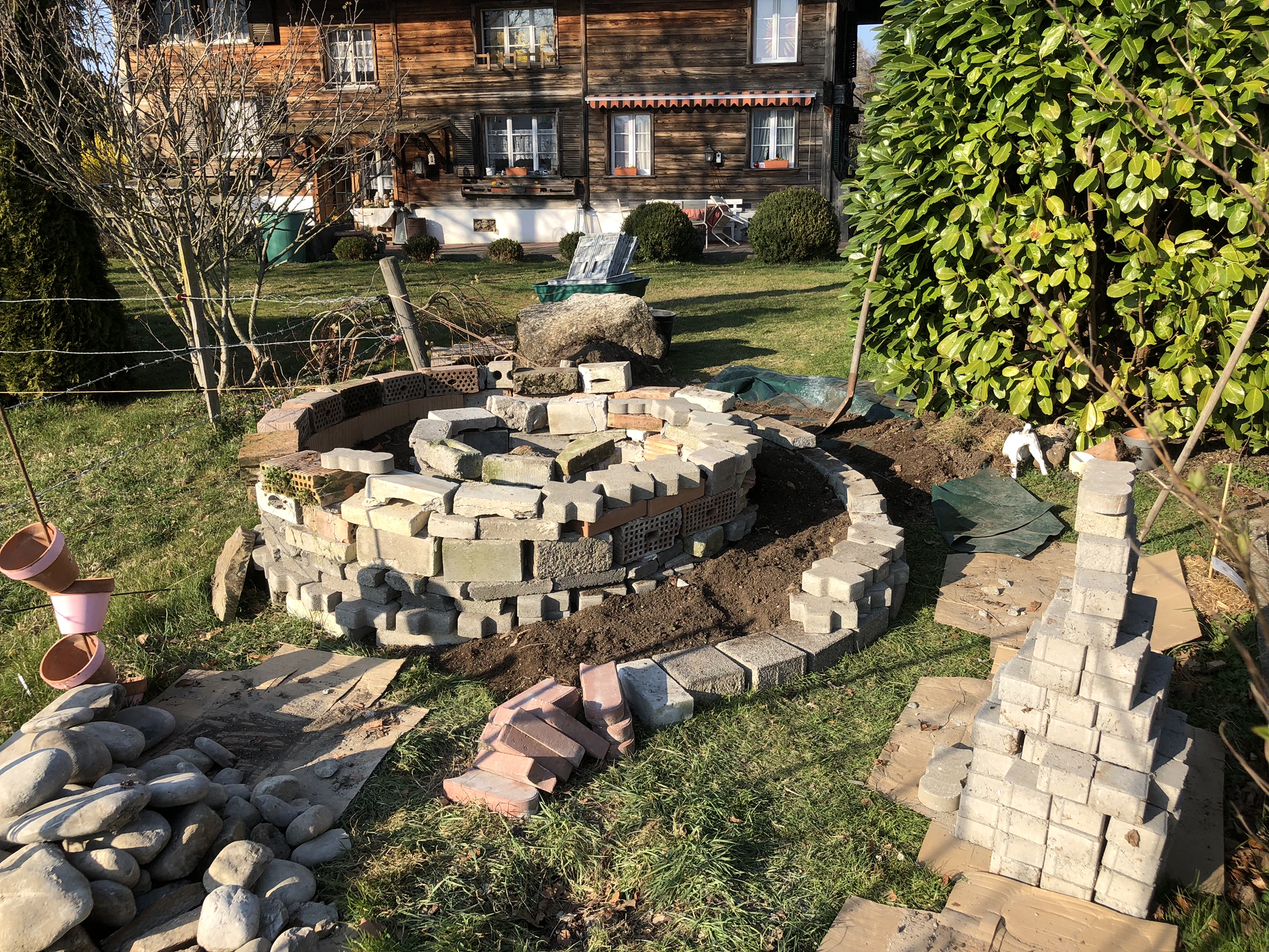 Aufnahme aus der Dokumentation «Kräuterspirale Schwarzenbach», März 2019, aufgenommen mit iPhone 8