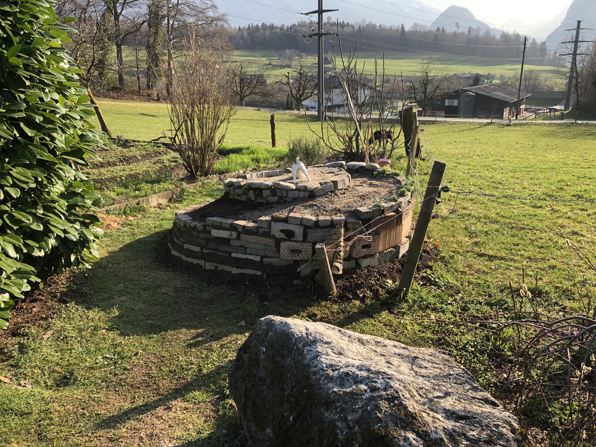Aufnahme aus der Dokumentation «Kräuterspirale Schwarzenbach», März 2019, aufgenommen mit iPhone 8
