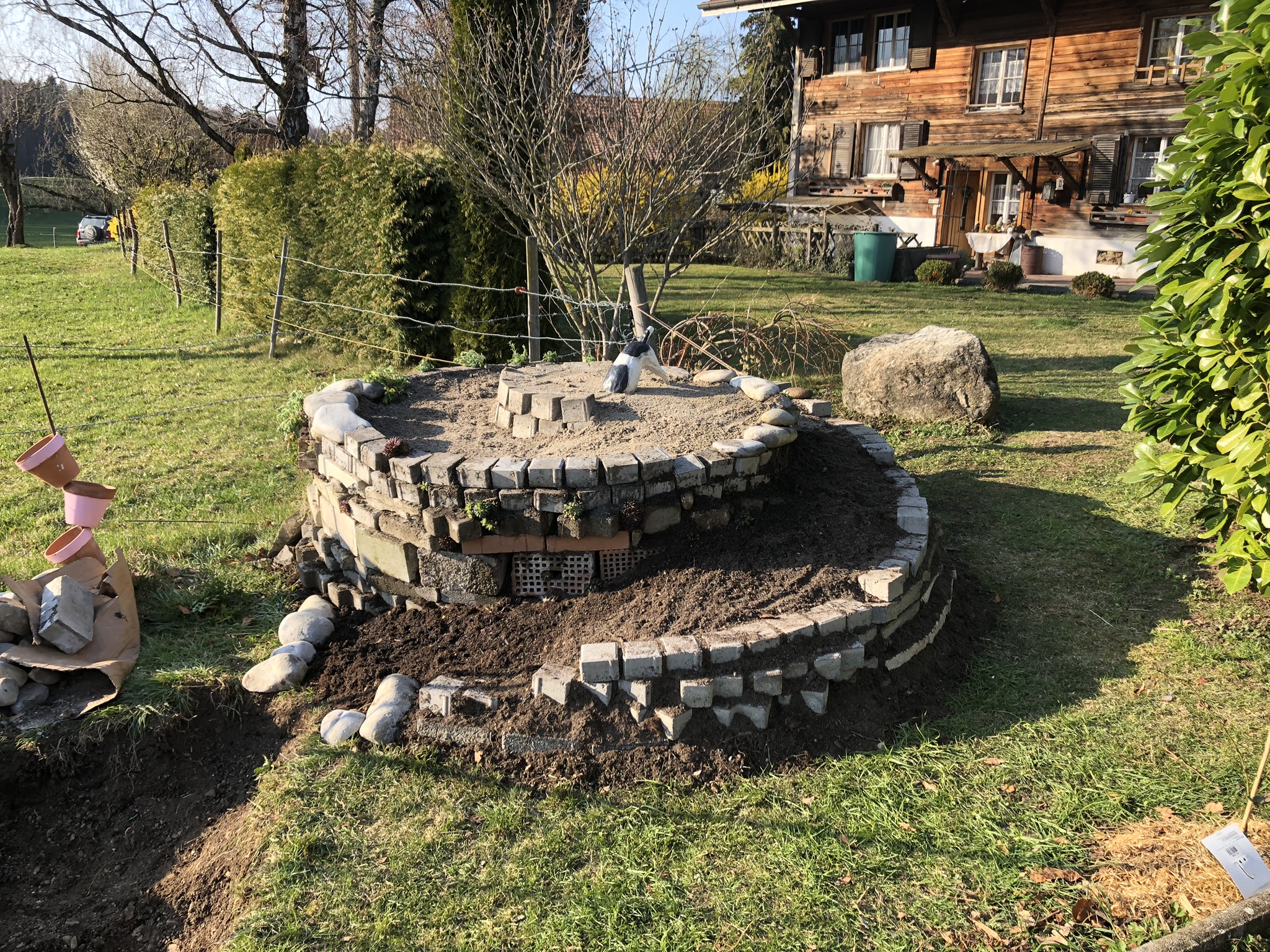 Aufnahme aus der Dokumentation «Kräuterspirale Schwarzenbach», März 2019, aufgenommen mit iPhone 8