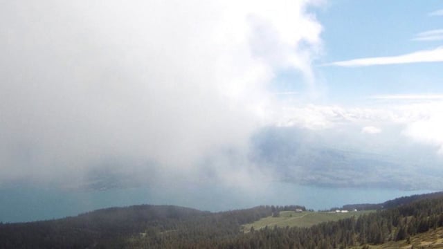 Am Niederhorn entlang der Wolken
